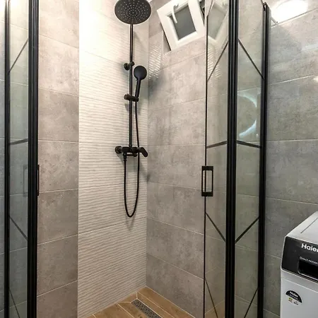 Marta - Free Parking! *