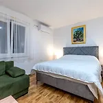 Marta - Free Parking! Apartment Split
