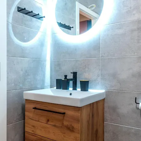 Marta - Free Parking!